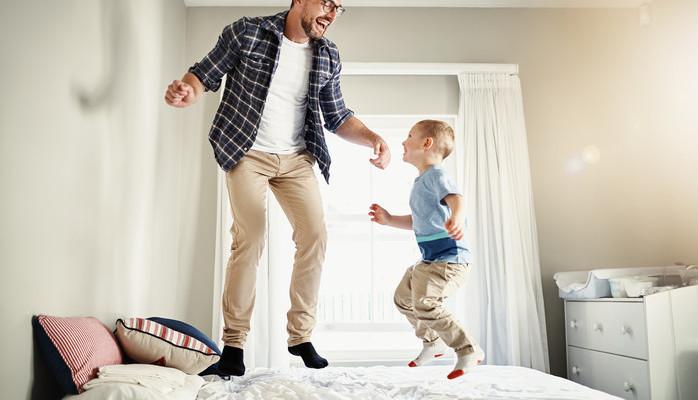 Familj med barn 9-12 r skes till fotografering i Uppsala