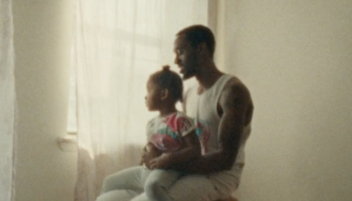 Far, mor och barn skes till reklamfilmsinspelning