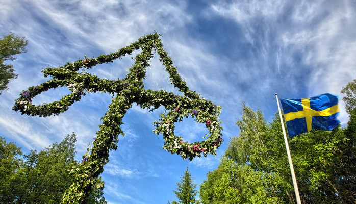 Fira en tidig midsommar