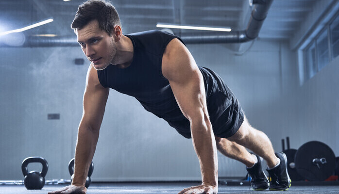 Fitnessmodeller fr fotografering och filmklipp t ett gymfretag