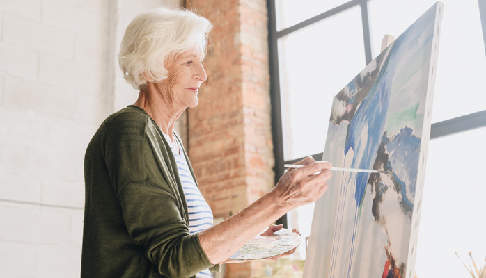 Folk med utstrling og hobby i alder (55-75 r) skes til reklame for kollektivtransport