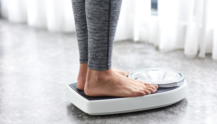 Karismatiska plus size-kvinnor skes