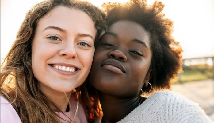 Kompisgng (tjejer 15-17 r) skes till fotografering tema 