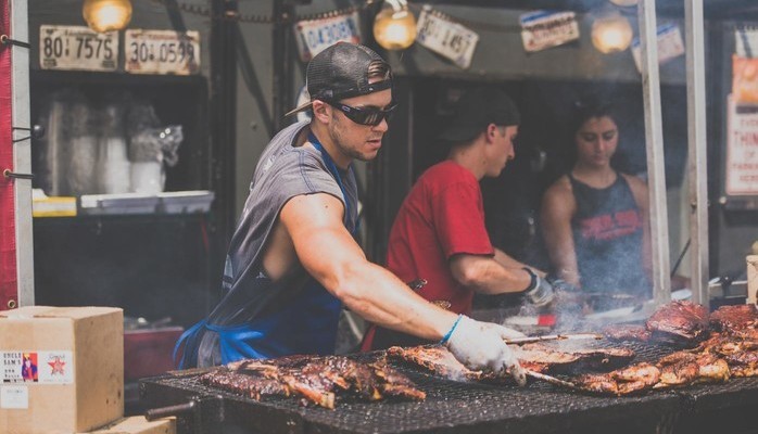 Kvinner og menn 18-30 r nskes til reklamefilm (scene p grillfest)