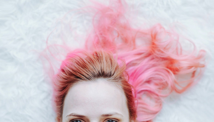 Kvinnlig hrmodell skes till Halloween fotografering/inspelning 