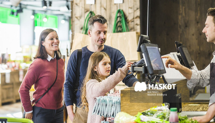 Kvinnor och mn skes till fotografering tema mataffr