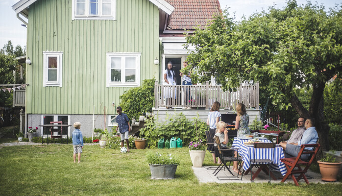 Mysigt hus med en hrlig veranda skes till Reklamfilm!