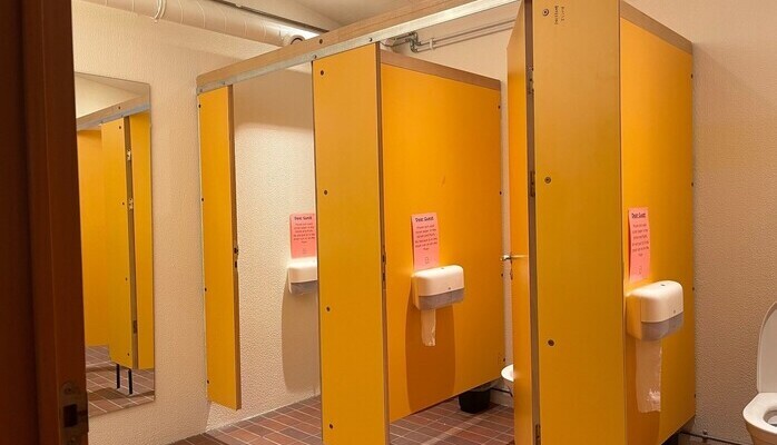 Klassiskt toalettbås sökes för inspelning i april