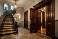 Trapphus med tillgång till lägenhet sökes 