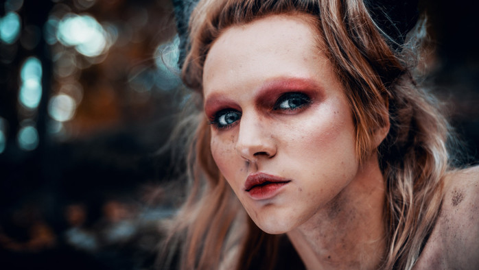 Looking for creatives. Makeup artist and stylists.