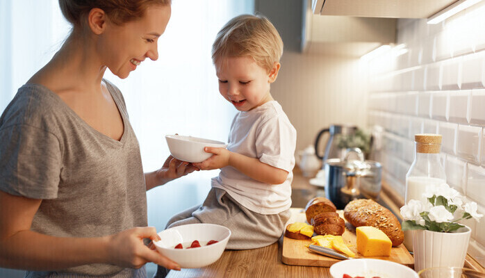 Mamma och barn skes fr fotografering fr svenskt varumrke 