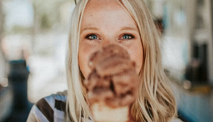 Modell sökes till TikTok-inspelning (äta glass) 25-27 aug