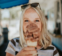 Modell sökes till TikTok-inspelning (äta glass) 25-27 aug