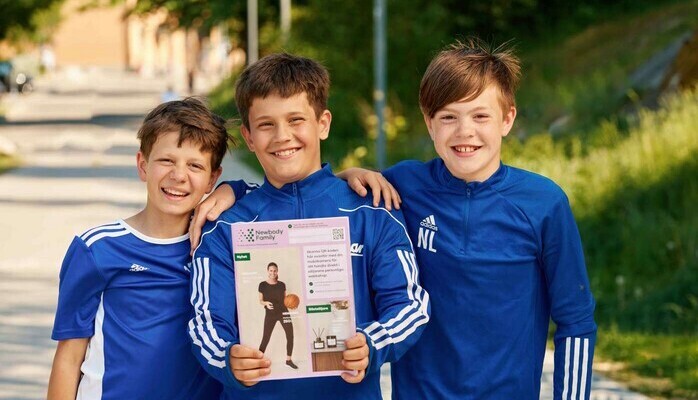 Modeller 13-18 r skes till fotografering fr Newbody Family
