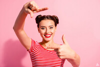 Modeller skes till en kampanjfotografering (2 st tjejer 10-25 rs lder)