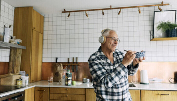 Modeller 70+ sökes för karaoketema – Fotografering i Göteborg 29 okt