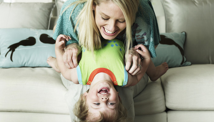 Nu sker vi en mamma med bebis/litet barn till reklamfilm fr ett vlknt blj & baby-mrke!