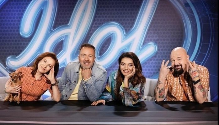 Peppig backstage-publik till Idol!