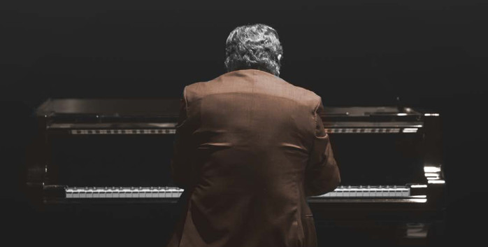 Pianospelande man 45-85 r skes till reklamkampanj!