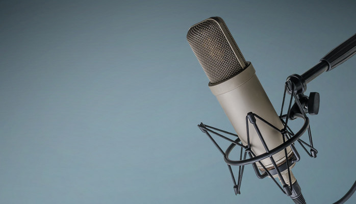 Manlig rstskdespelare skes till inspelning av voice over 