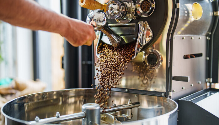 Voice Over-röst sökes till filmer för svenskt kafferosteri.