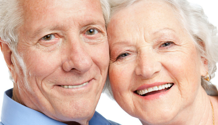 Sker et eldre par i alderen 70-85 til reklamefilmopptak