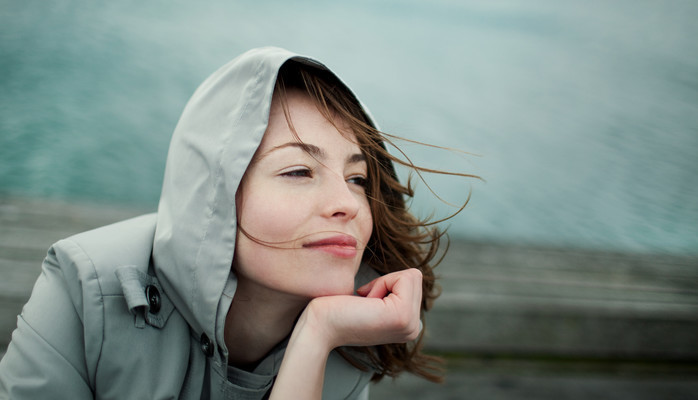 Søker person som kan være ansiktet i en reklamefilm for sosiale medier