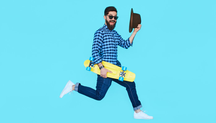 Sker trendy, ung mann til  spille influenser i internfilm