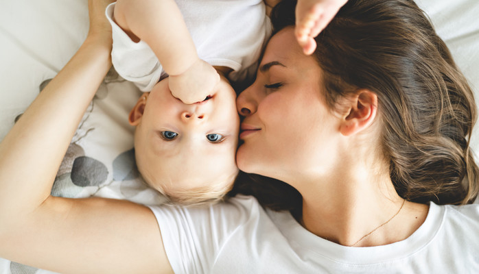  SNDAG- Baby (8-14 mnd) med mor skes til en morsom film for en kjent matvarekjede