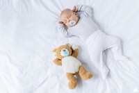 Mor med nyfdt baby (viktig at mor kan amme)  skes til kampanjefilm for Sykepleierforbundet