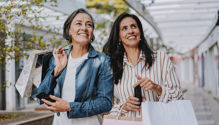 Kvinne (3545 r) rolig og tilstedevrende, formidler mye med sm nyanser skes