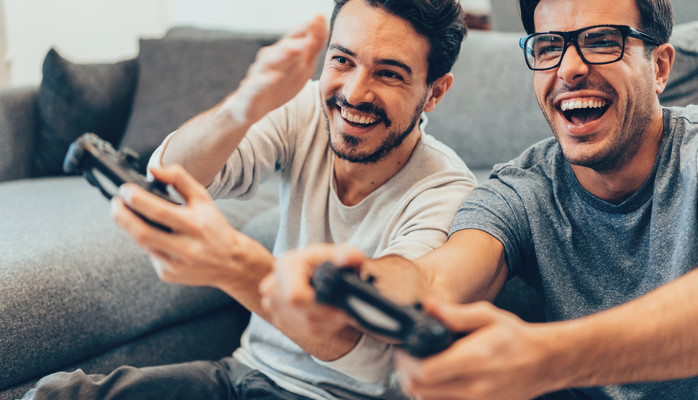 MANN i alder 25-35som ser ut som en som driver myyye med gaming skes til reklamefilm