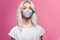 Meangirl - Tenringer (14-18 r) skes til et reklameopptak for en refinansierings-tjeneste