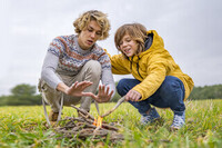 Sker mannlig skuespiller med lesunddialekt og spillealder 16 r til smrolle i tv-serien 'RINNAN'