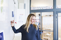 Vi er akkurat nå på utkikk etter en lærer/pedagog - eller en som kan fremstå som dette 