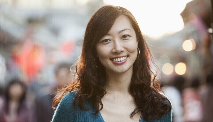 Asiatisk modell skes till screentest fr inspelningsmetoder