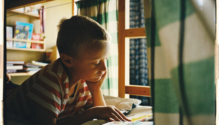 Barn 1-17 r skes fr fotografering p bibliotek. Astrid Lindgren memorial award 