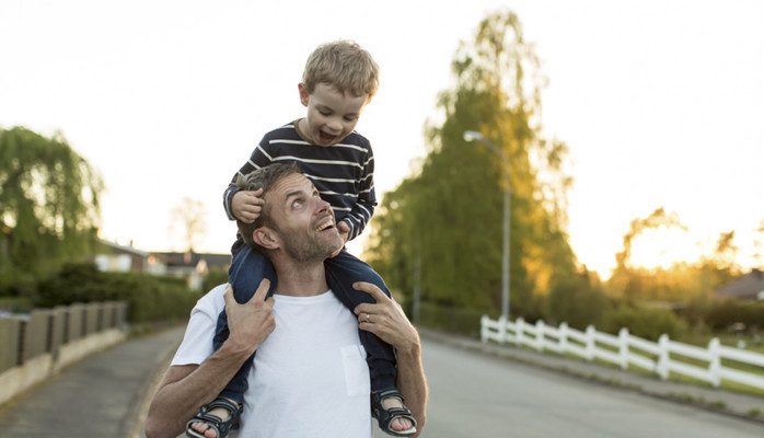Barnfamilj skes till bildbyrfotografering i Skne