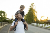 Barnfamilj skes till bildbyrfotografering i Skne