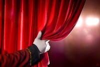 Det Norske Teatret leitar etter mannlege og ikkje-binre personar til produksjonar p Hovudscenen!