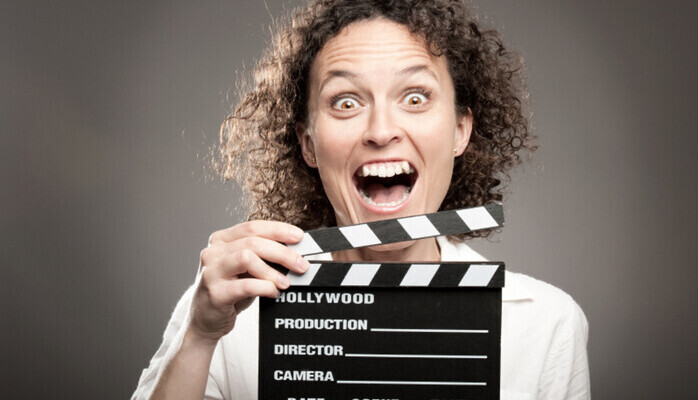 En prisutdeler - Britisk/Amerikansk dame 25-40 r skes som statist til Haaland mockumentar