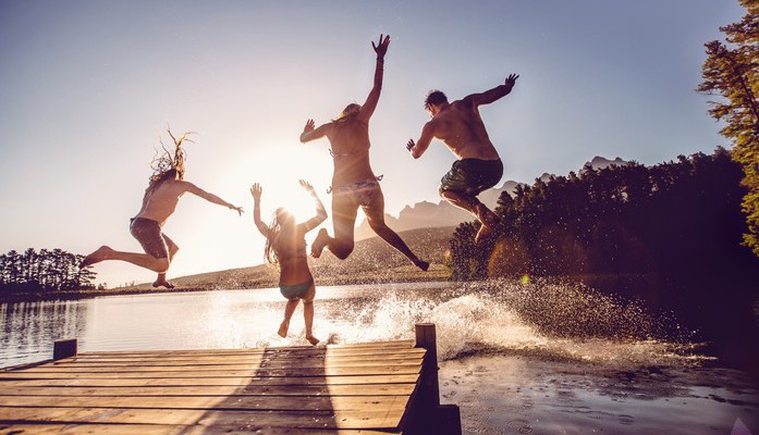 Statist - Vang i Valdres   -  Studenter p strand skes til spillefilm