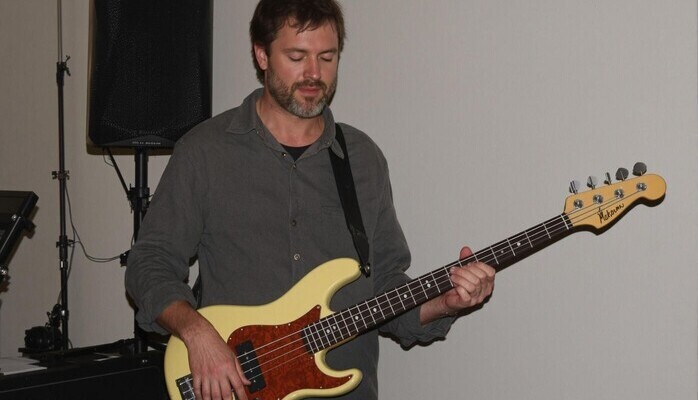 Basist skes till reklam fr telekombolag 