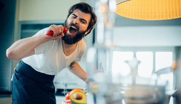 Man till humoristisk reklamfilm för livsmedelsmärke 9 april