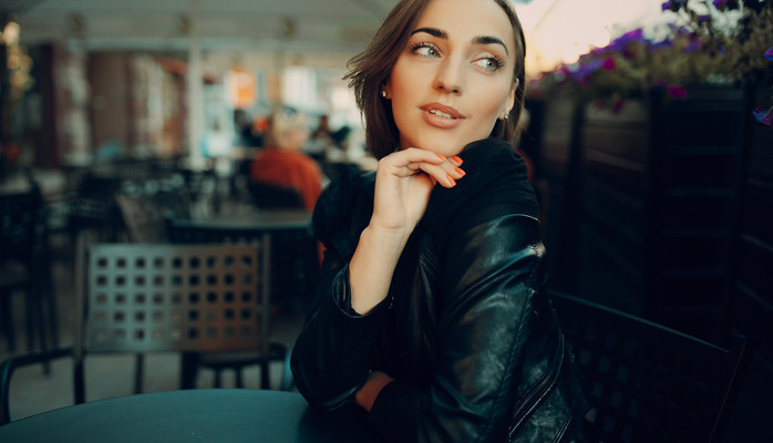 German speaker Actress for Naturalistic iPhone-style social media videos