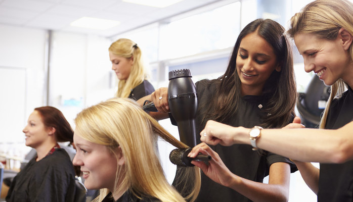 Giftbag + free haircolor; Female models 18-50 years needed for color & styling in Solna