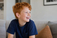 Gutt (6–12 år) — rødt hår
