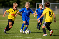Gutter 7-9 år til å spille fotball i en reklamefilm