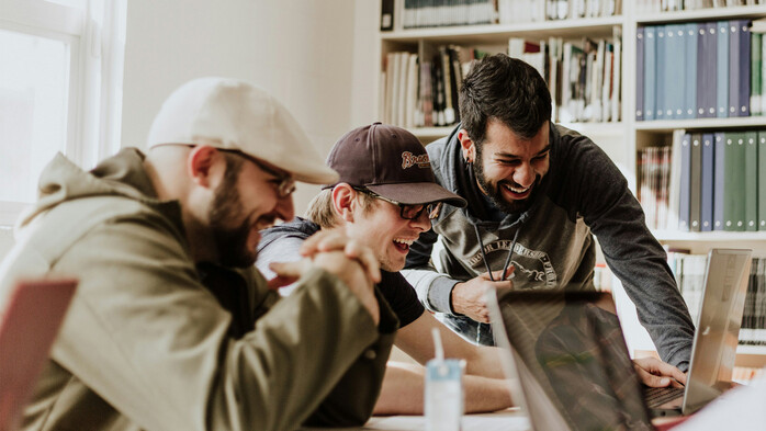 Killar skes till inspelning/fotografering fr Carlsberg