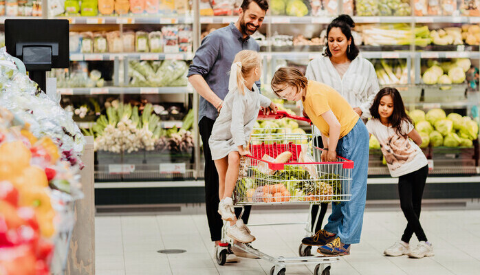 Kunder i livsmedelsbutik